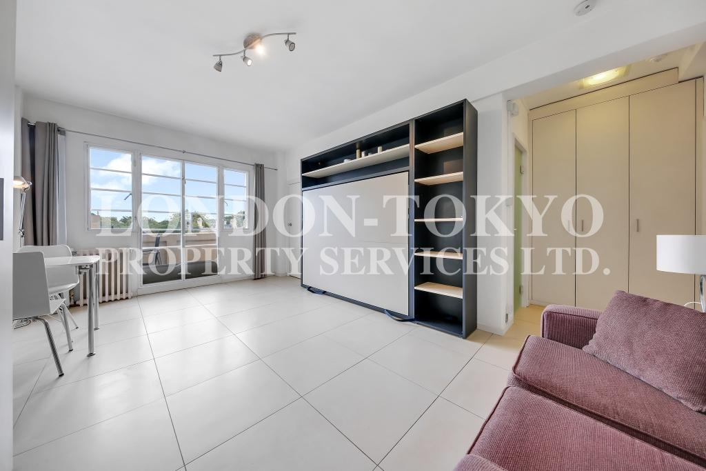 Broadwalk Court, W8